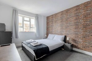 1 Schlafzimmer, Schreibtisch, Internetzugang, Bettwäsche