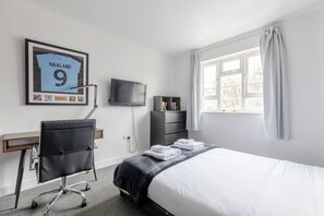 1 chambre, bureau, accès Internet, draps fournis