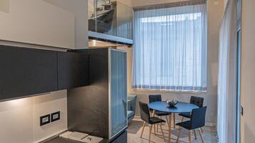 Suite Junior, 1 camera da letto, vista giardino | Cucina privata