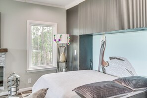 1 bedroom, desk, iron/ironing board, WiFi - Bay St Louis Home w/ Private Dock + Kayaks! (Bay St Louis)