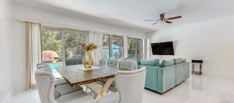Spacious Jacksonville Home: 6 Mi to Downtown!