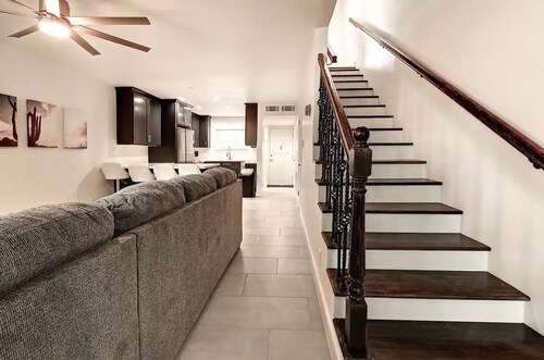 Luxury Old Town Scottsdale Townhome by Fashion Square Heated Pool BBQs Walkable