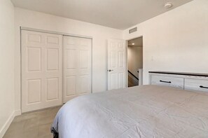 2 bedrooms, desk, iron/ironing board, travel crib