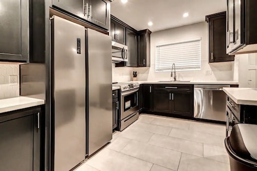 Luxury Old Town Scottsdale Townhome by Fashion Square Heated Pool BBQs Walkable