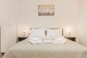 2 habitaciones, tabla de planchar con plancha y cuna de viaje 