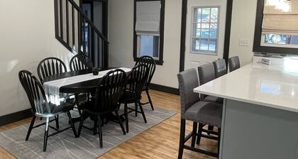 Newly remodeled Farmhouse with Country Charm!
Sleeps 10 people comfortably