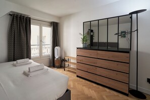 2 soverom, skrivebord, internettilgang og sengetøy