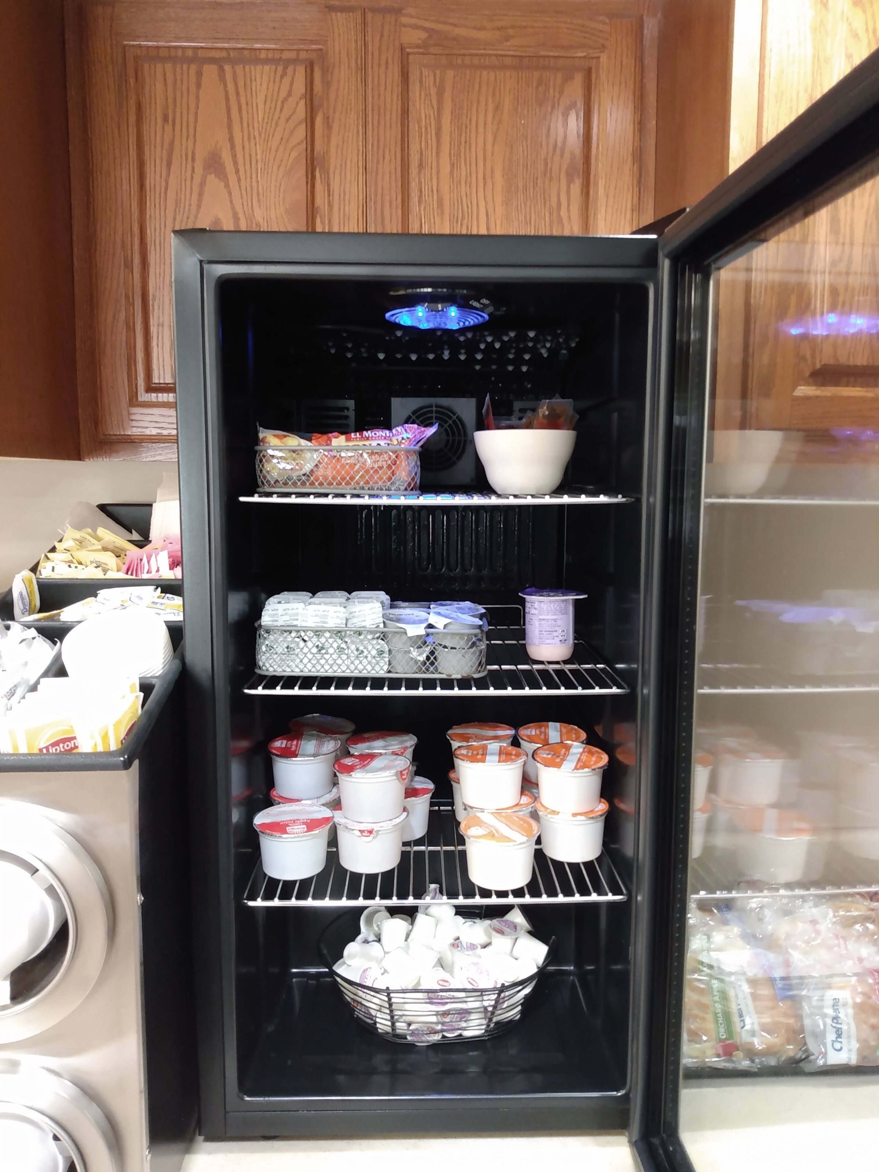 Tägliches inbegriffenes kontinentales Frühstück