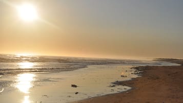 Ubicación a pie de playa, tumbonas y toallas de playa