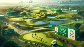 Un campo de golf con un gran logotipo olímpico y la marca Paris 2024, rodeado de exuberante vegetación y un horizonte urbano al fondo.