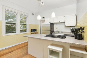 Private kitchen - Charming craftsman home near downtown St. Paul (Saint Paul)