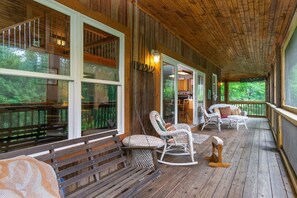 Terrace/patio - Honeysuckle Ridge (Burnsville)