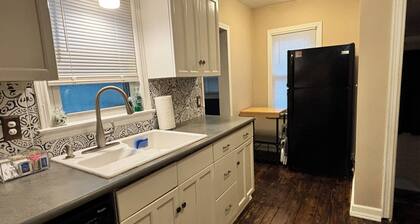 Boardman - Spacious Cape Cod Home - Free Parking