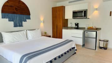 Studio Comfort | Brankas, meja kerja, tirai kedap cahaya, dan kedap suara