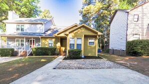 Exterior - Townhouse that is minutes from Downtown Raleigh (Raleigh)