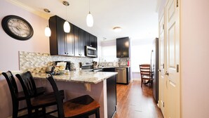 Private kitchen - Townhouse that is minutes from Downtown Raleigh (Raleigh)