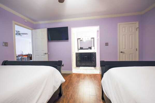 2 bedrooms, desk, iron/ironing board, free WiFi