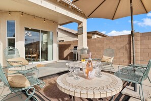 Outdoor dining - Beautiful 5-bedroom home in Surprise with big backyard close to spring training (Surprise)