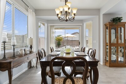 Beautiful 5-bedroom home in Surprise with big backyard close to spring training