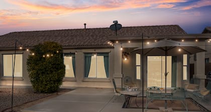 Beautiful 5-bedroom home in Surprise with big backyard close to spring training