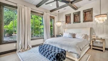 4 bedrooms, desk, travel crib, WiFi