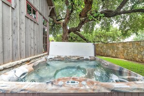 Tina de hidromasaje al aire libre