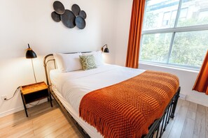 Cortinas blackout, wifi gratis y ropa de cama 