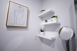 Leilighet – city | Bad | Såpe, sjampo og toalettpapir