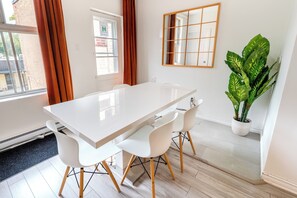 City Apartment | Living area - Unique Stays - 3658 Boul. Saint-Laurent (Montreal)