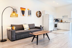 City Apartment | Living area - Unique Stays - 3658 Boul. Saint-Laurent (Montreal)