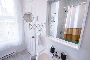 Leilighet – city | Bad | Såpe, sjampo og toalettpapir