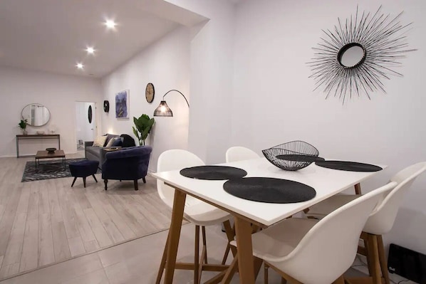 Appartement Ville | Restauration dans la chambre