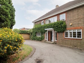 Exterior - The Lodge (Grantham)