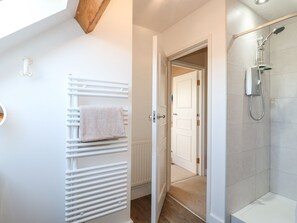 Cottage | Bathroom | Shower - The Lodge (Grantham)