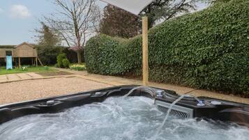 Cottage | Property grounds