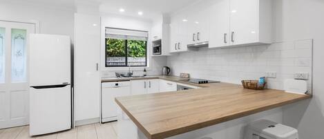 Refrigerador, microondas, horno, lavavajillas