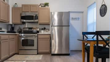 冰箱、微波炉、烤面包机、厨具/餐具