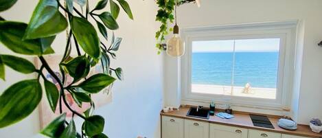 Frigorífic, microones, cafetera i tetera i bullidora elèctrica