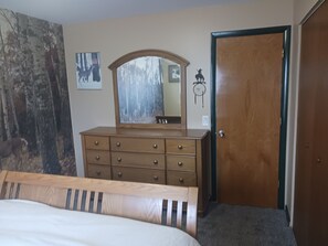 2 bedrooms, desk, iron/ironing board, free WiFi