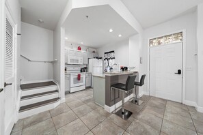 Microonde, forno, piano cottura, lavastoviglie