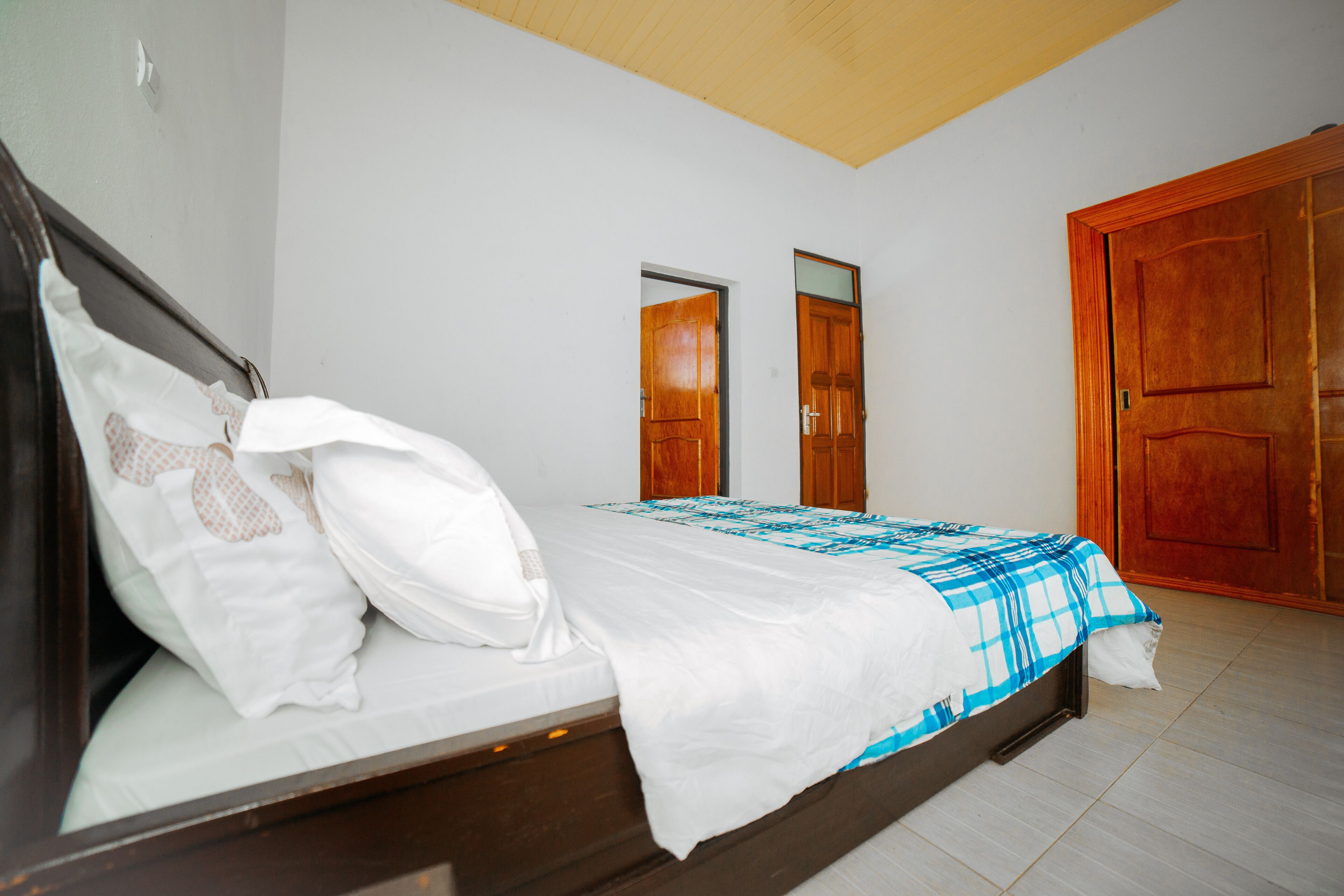 4 quartos, ferros/tábuas de passar roupa, Wi-Fi, roupa de cama