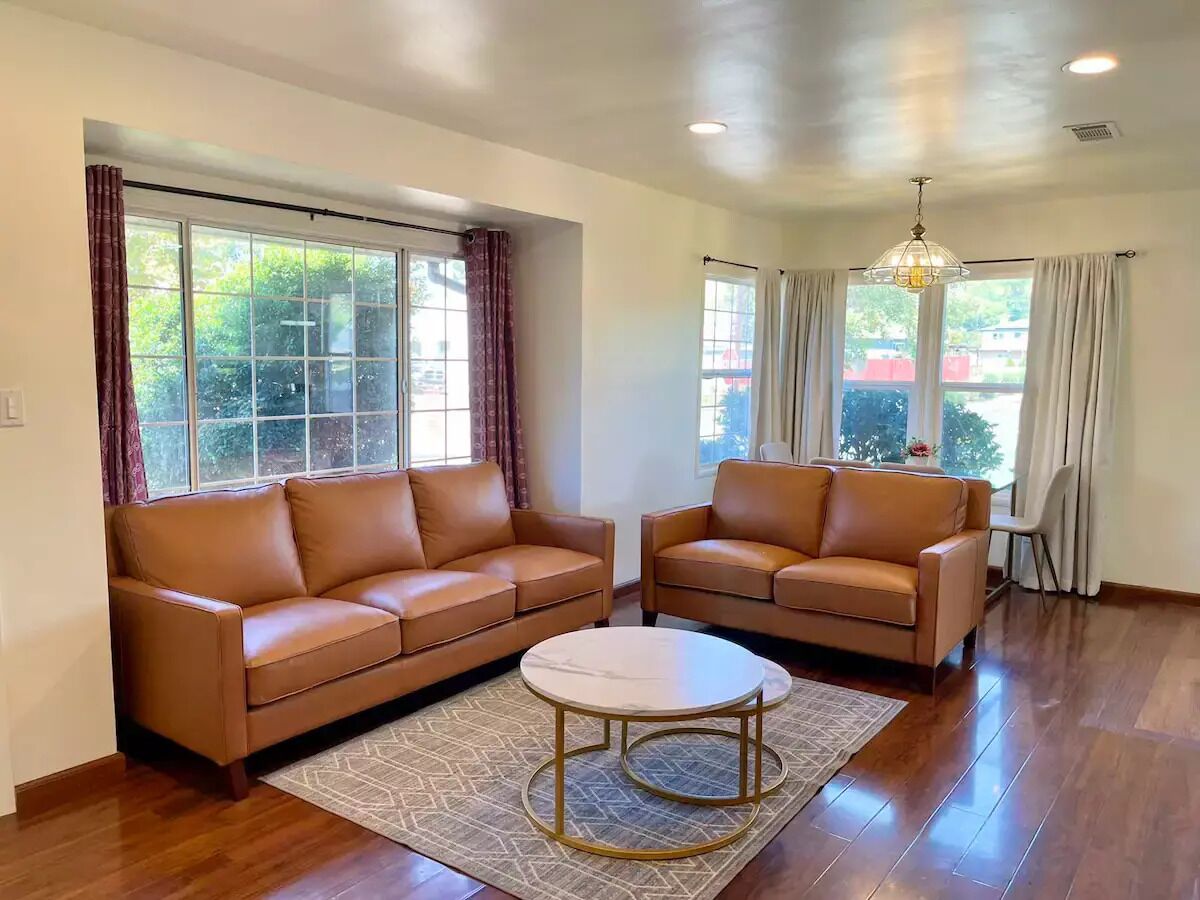 New Modern 3 Bedroom 2 Bath House near Downtown LA