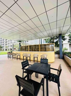 Outdoor dining - 2 Bedroom GTC Deluxe Apartment (Quito)