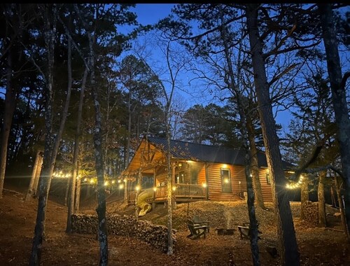 Premium cabin with all the amenities and close to trails. 