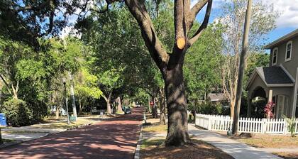 Charming 2-bedroom apartment with AC and WiFi in enchanting Winter Park