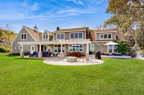 Oceanfront charmer with deck, pergola, grill, full kitchen, telescope, & W/D