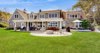 Oceanfront charmer with deck, pergola, grill, full kitchen, telescope, & W/D