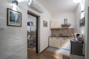 雪櫃、爐具、咖啡機/沖茶器、廚房用具/餐具/器皿