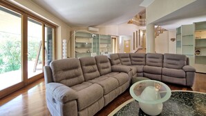 TV, fireplace - Villa Paradiso–Villa with private pool, Umbria (Trestina)