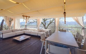 Outdoor dining - Villa Paradiso–Villa with private pool, Umbria (Trestina)